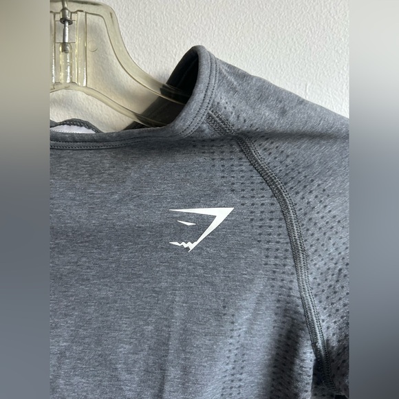 Gymshark VITAL CROP TOP Compression Fit Grey women’s size small. Great condition - Picture 3 of 6